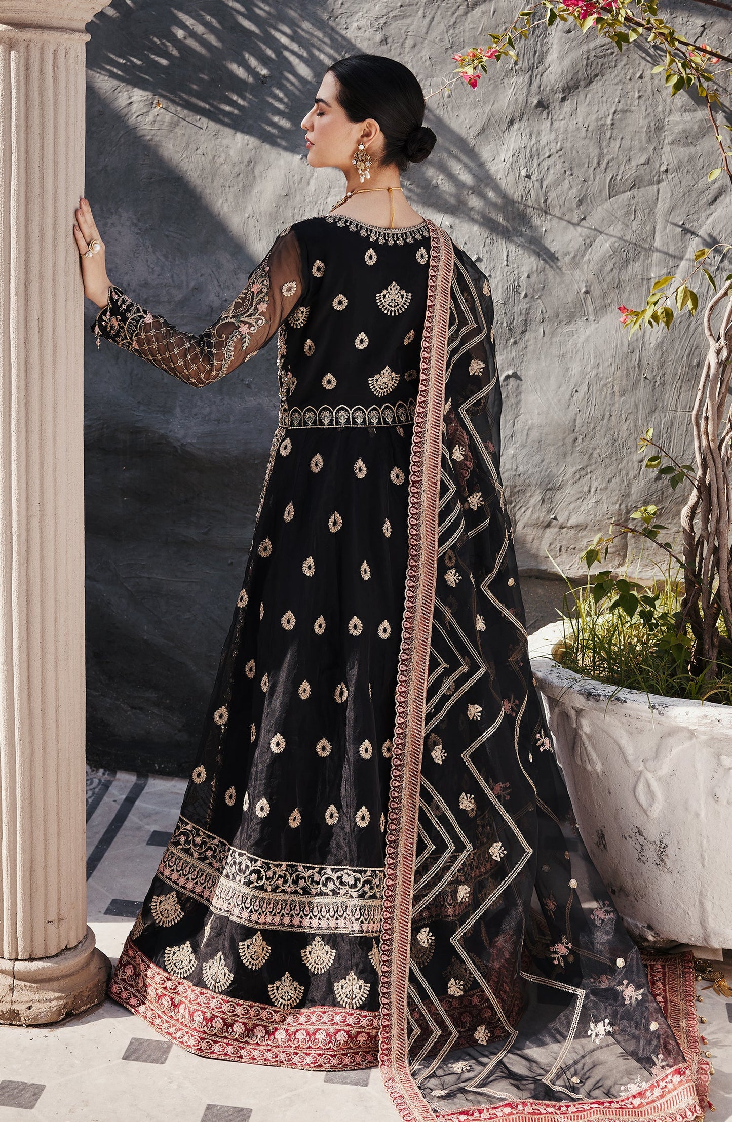 “Elegant Pakistani festive outfit – MAANVI design