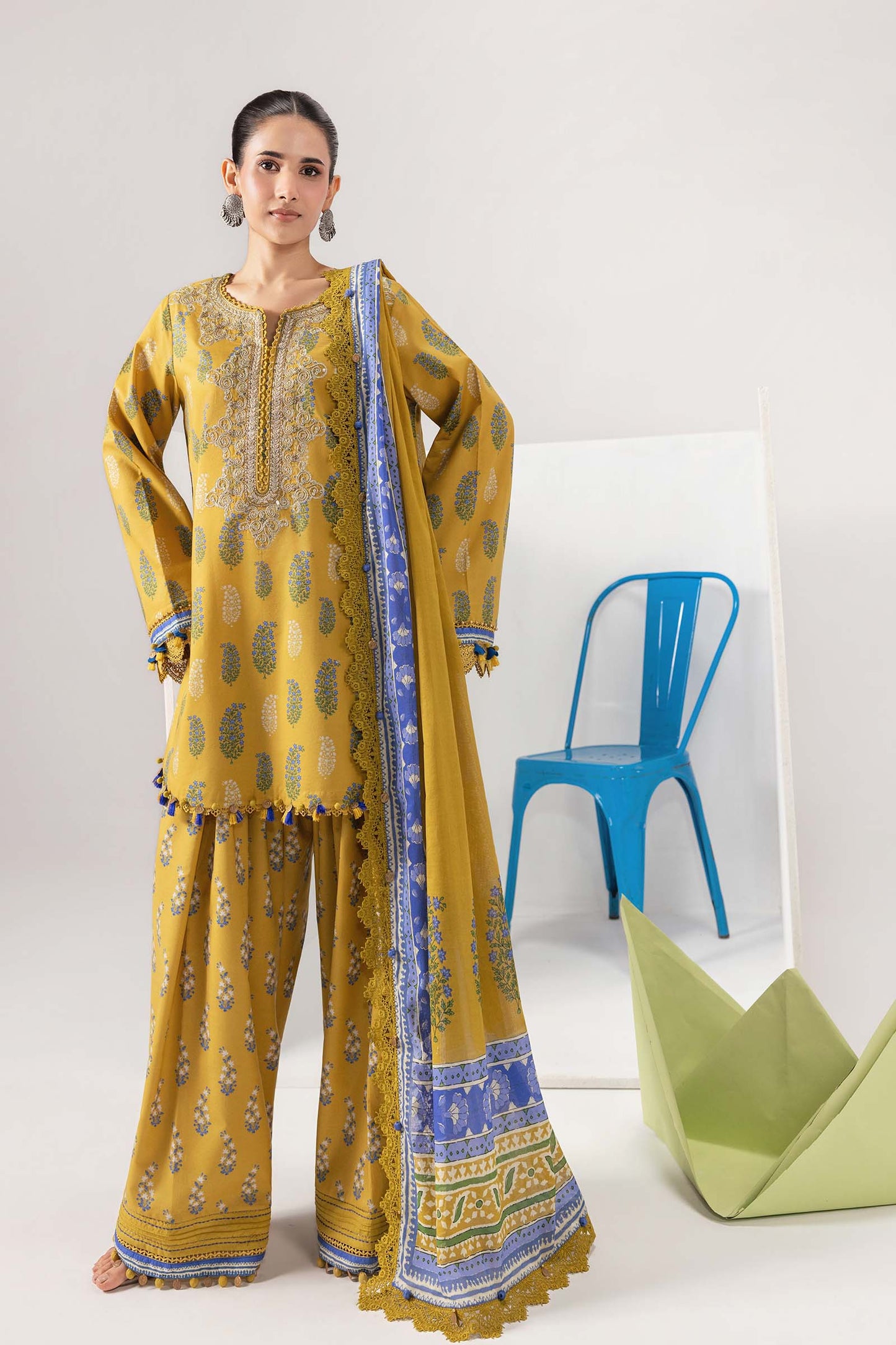 MARIA.B M.BASIC LAWN 202=5B Aangan the essence of lawn & chiffon