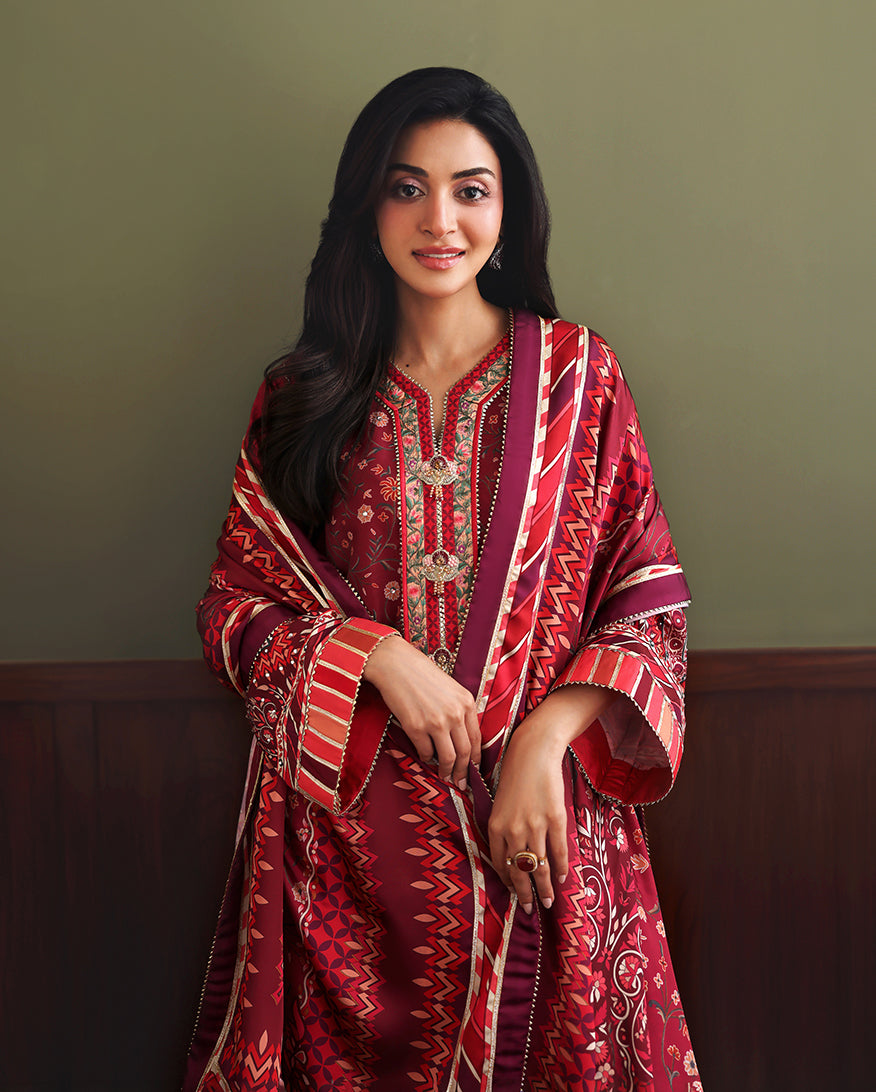 Mushq Soft Spotlight Red - full styled look