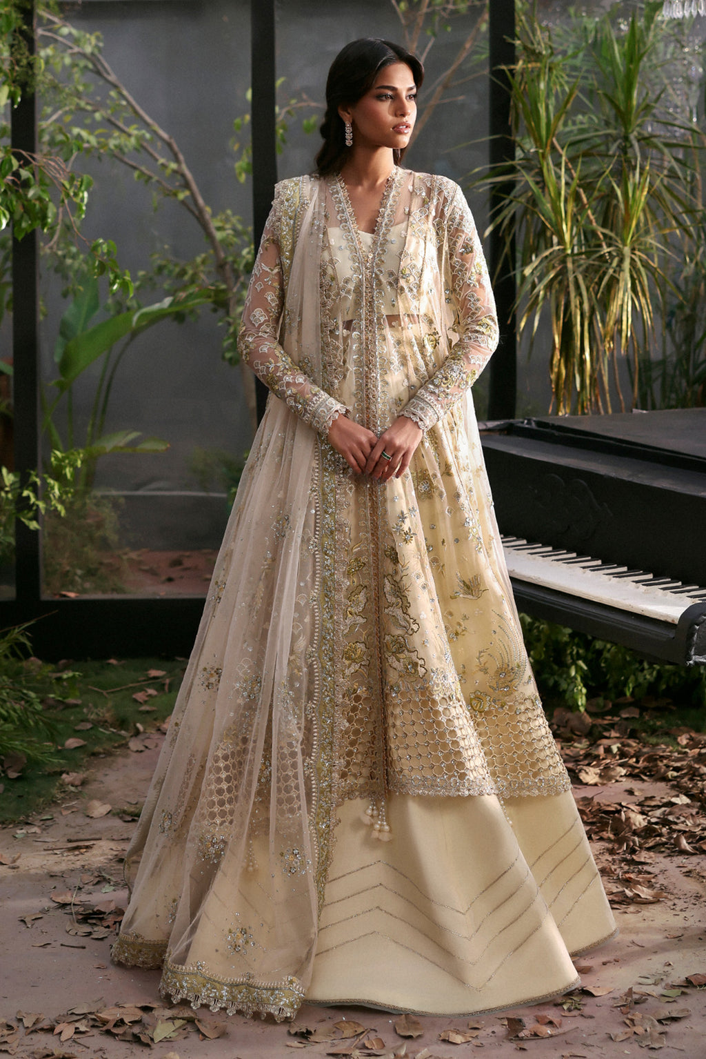 Afrozeh Lafuchsia Festive Collection 2025 brings a blend of luxury lawn, chiffon, and intricate embroidery. Designed for weddings, Eid, and festive occasions, these Pakistani suits redefine elegance in India.
