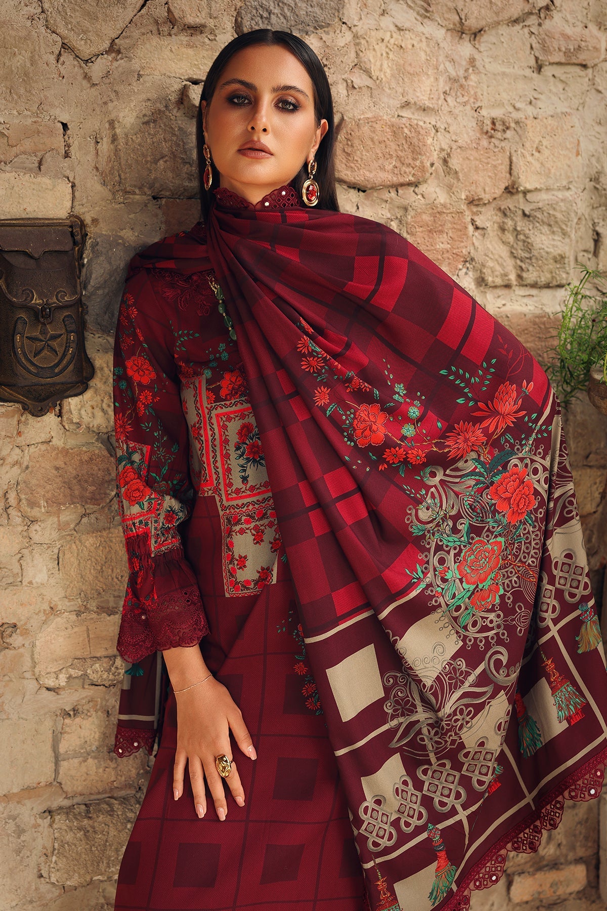 Aangan Charizma CCW7-06 sleeves and back patti embroidery detail
