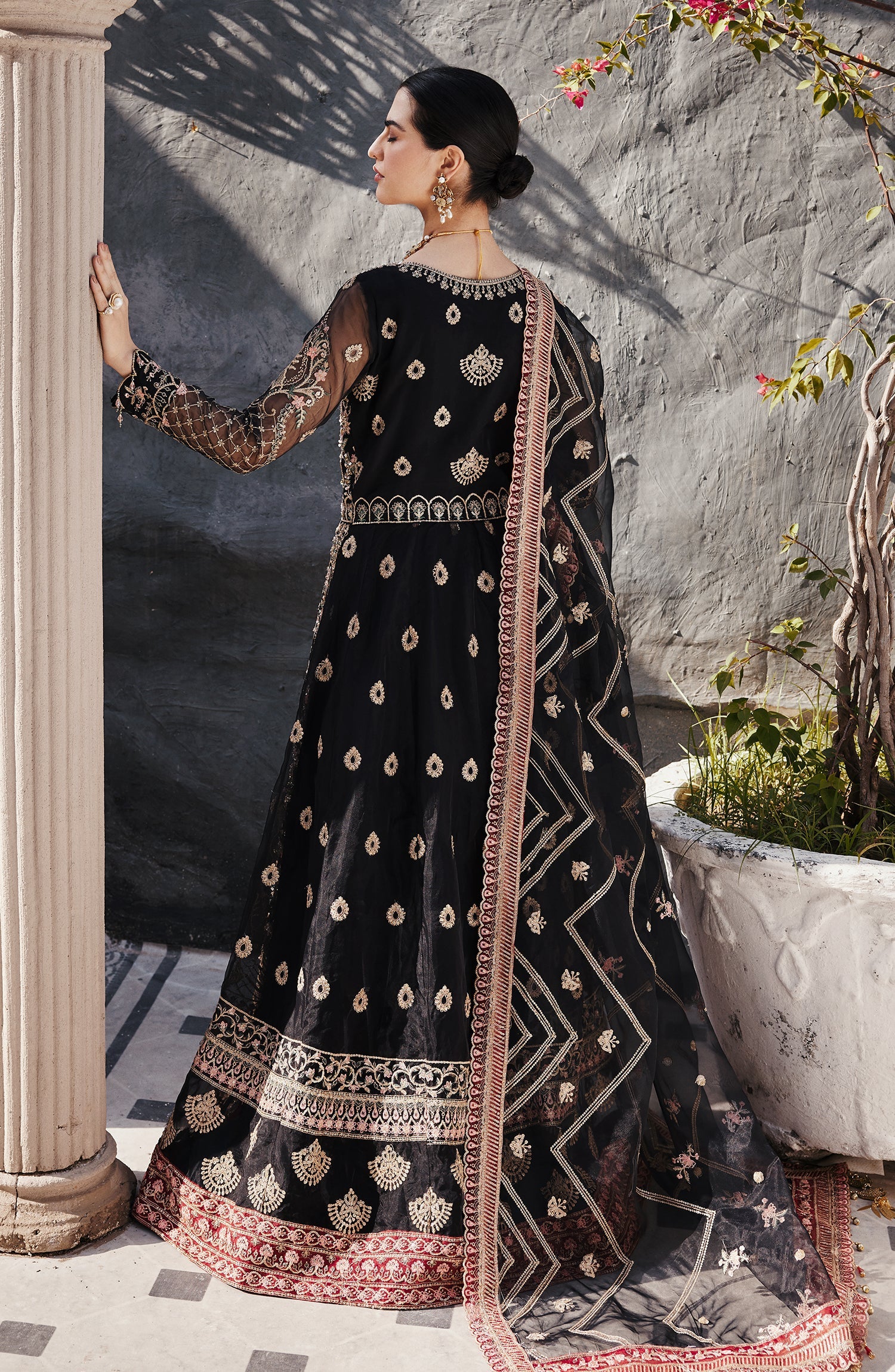 “Elegant Pakistani festive outfit – MAANVI design