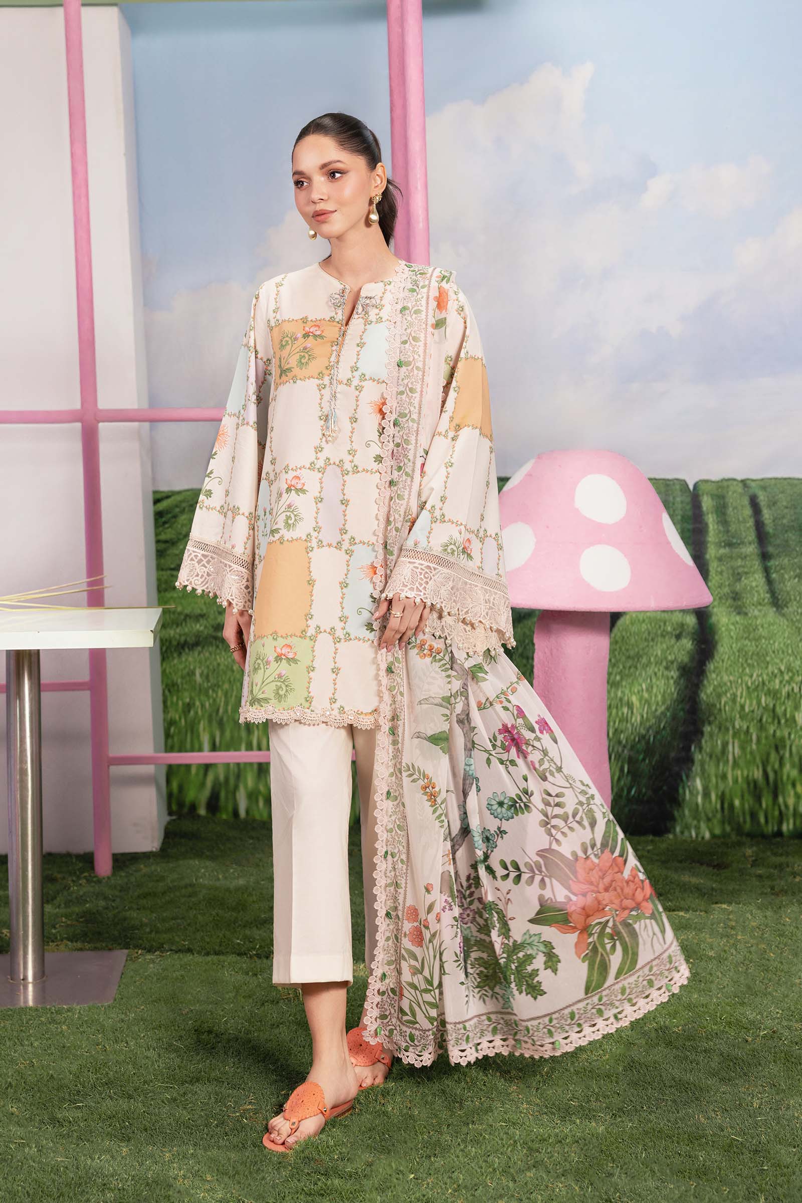 MARIA.B M.BASIC LAWN 202=10 A Aangan the essence of lawn & chiffon