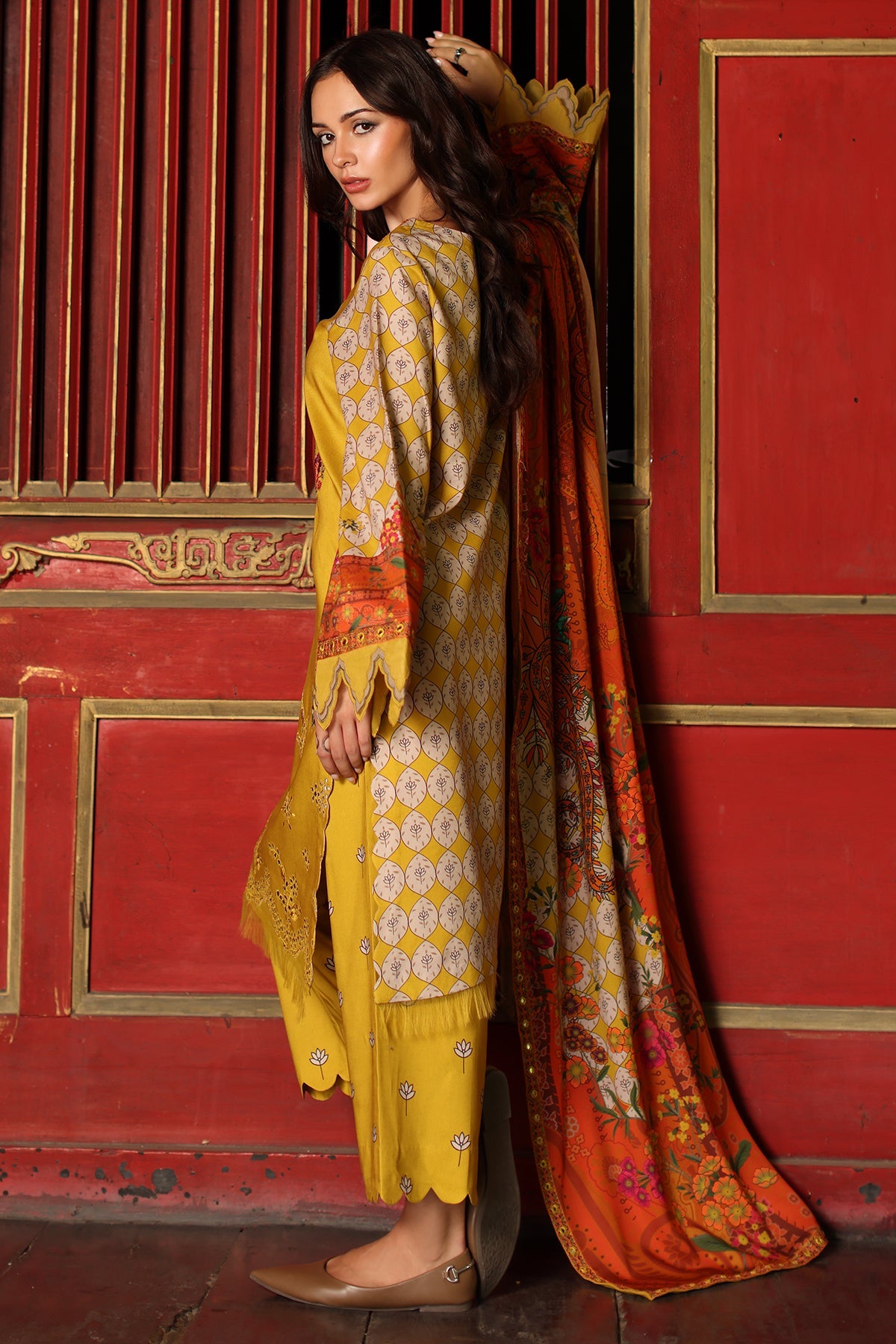Aangan Charizma CCW7-03 embroidered shawl pallu patti