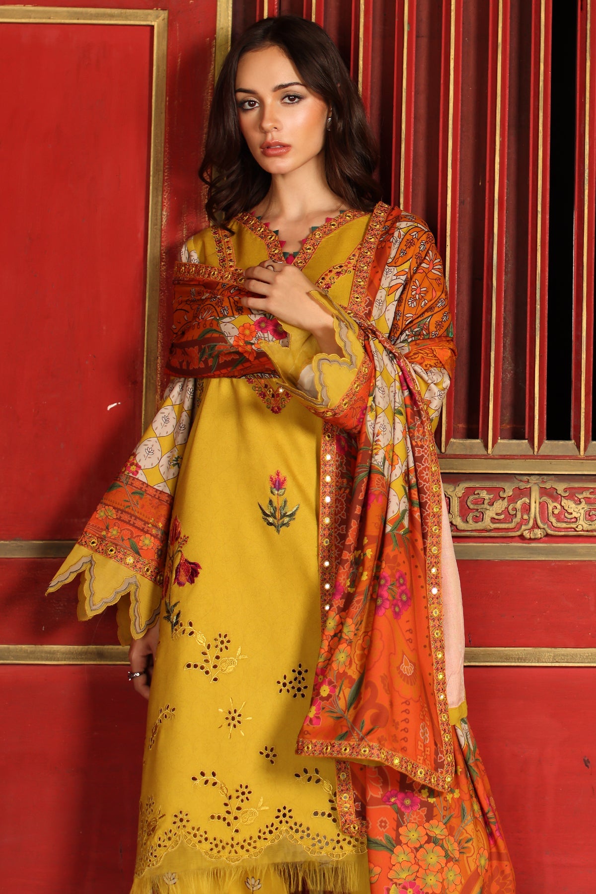 Aangan Charizma CCW7-03 unstitched linen suit back view