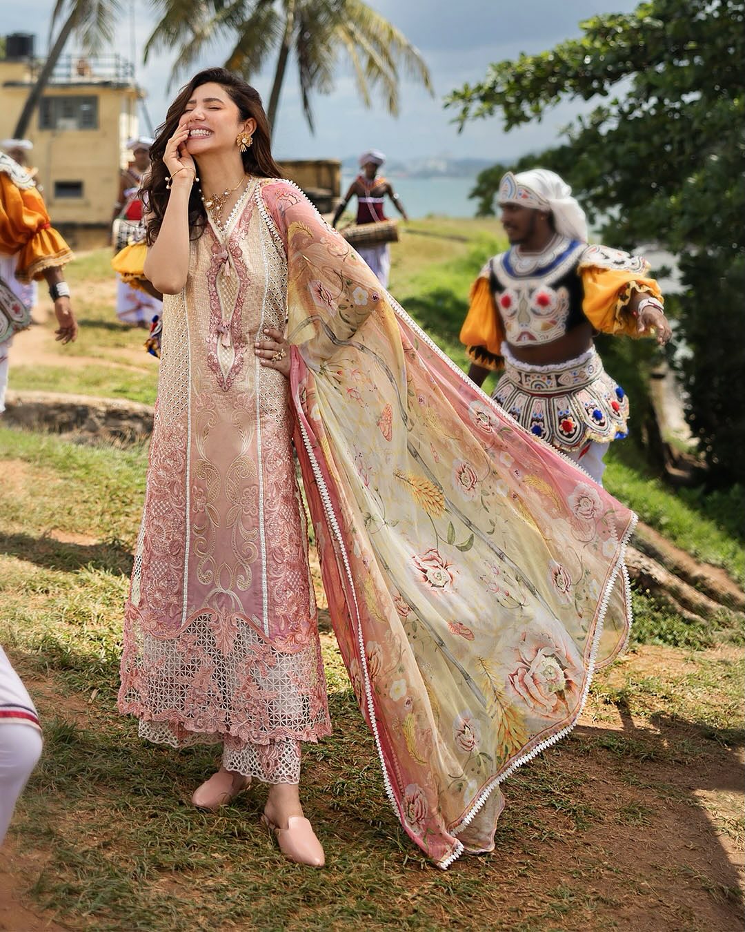 Mushq Manaram luxury lawn-25