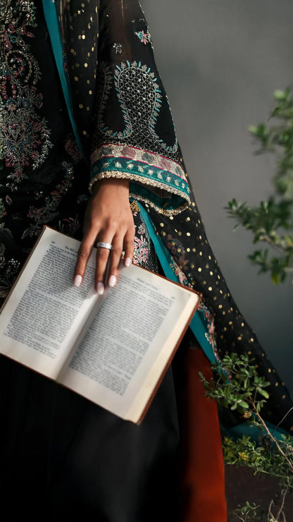 - Block printed organza dupatta adds artisanal charm
