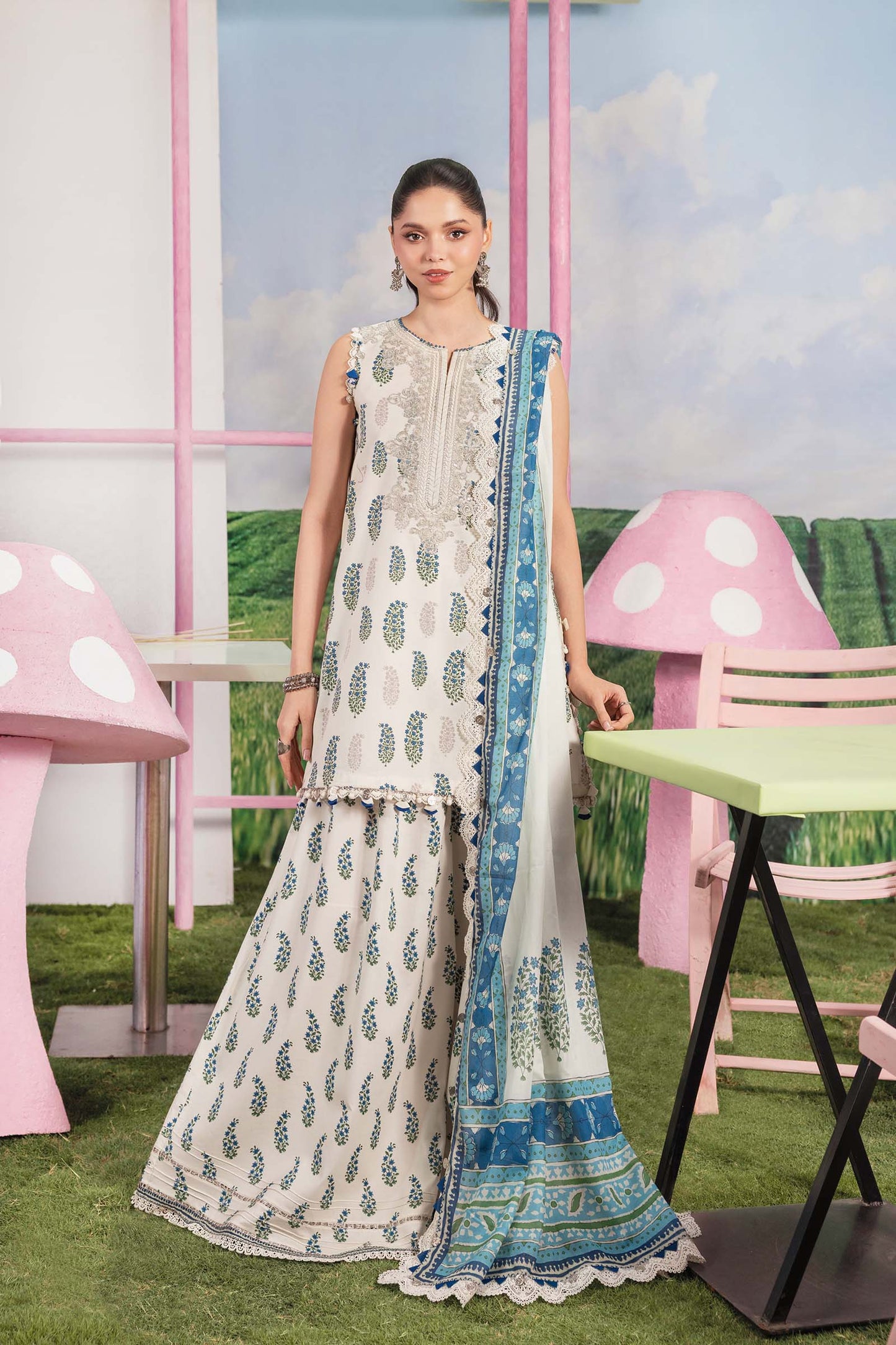 MARIA.B M.BASIC LAWN 202=5A Aangan the essence of lawn & chiffon