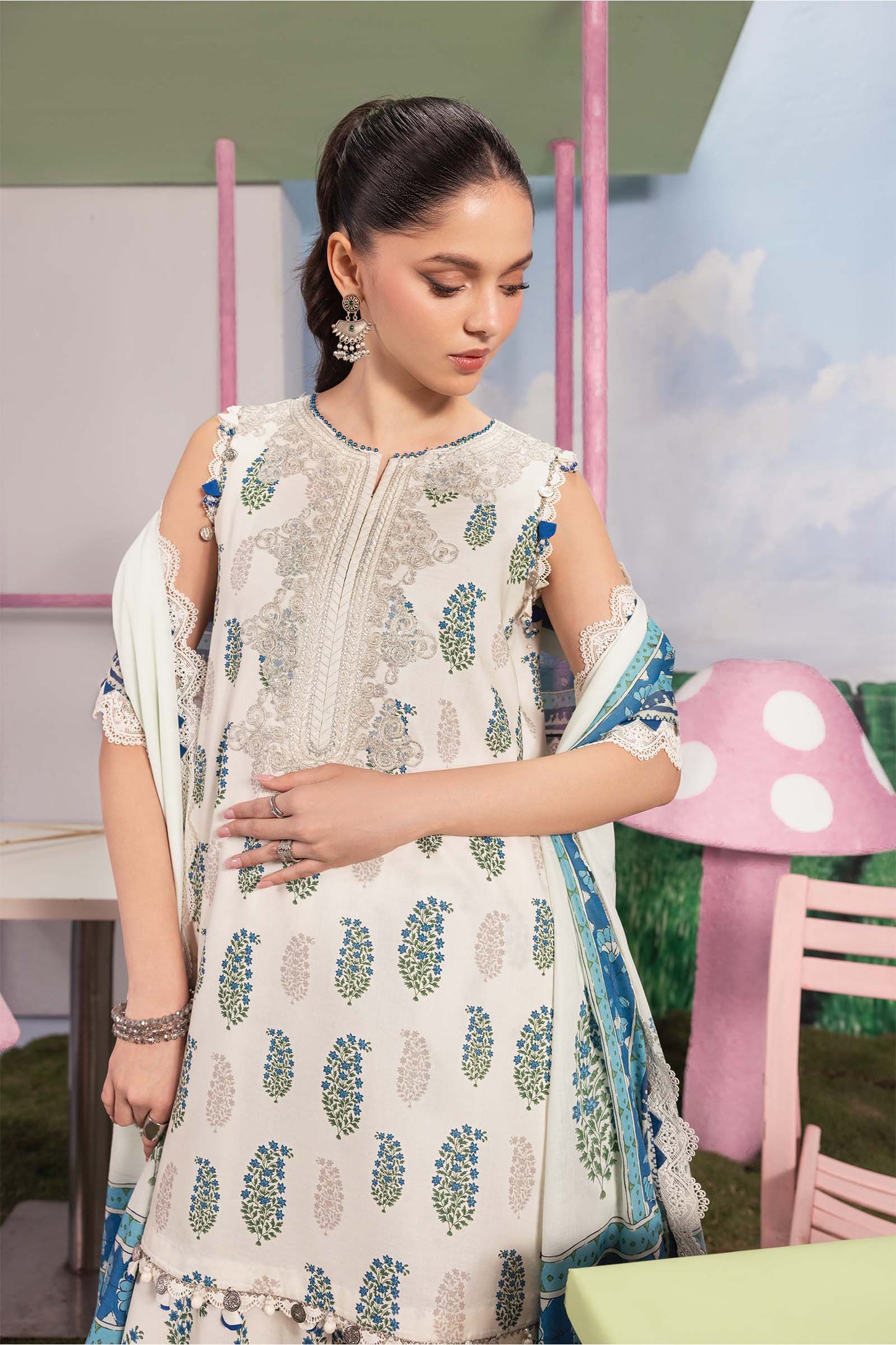 MARIA.B M.BASIC LAWN 202=5A Aangan the essence of lawn & chiffon