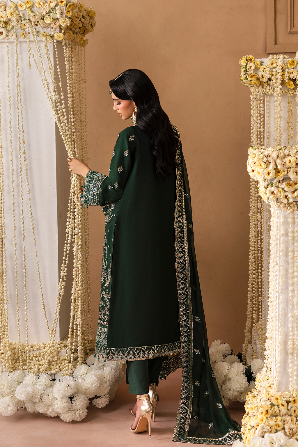 	Emaan Adeel festive chiffon original Pakistani suits online
• 	Buy Emaan Adeel chiffon salwar kameez for weddings
• 	Original Pakistani designer chiffon suits by Emaan Adee