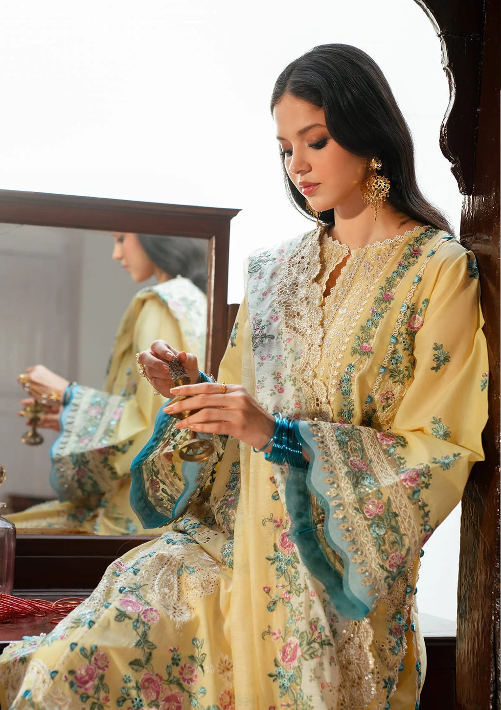 KAHF LUXURY LAWN =MUSKAAN Aangan | the Essence of Lawn & Chiffon