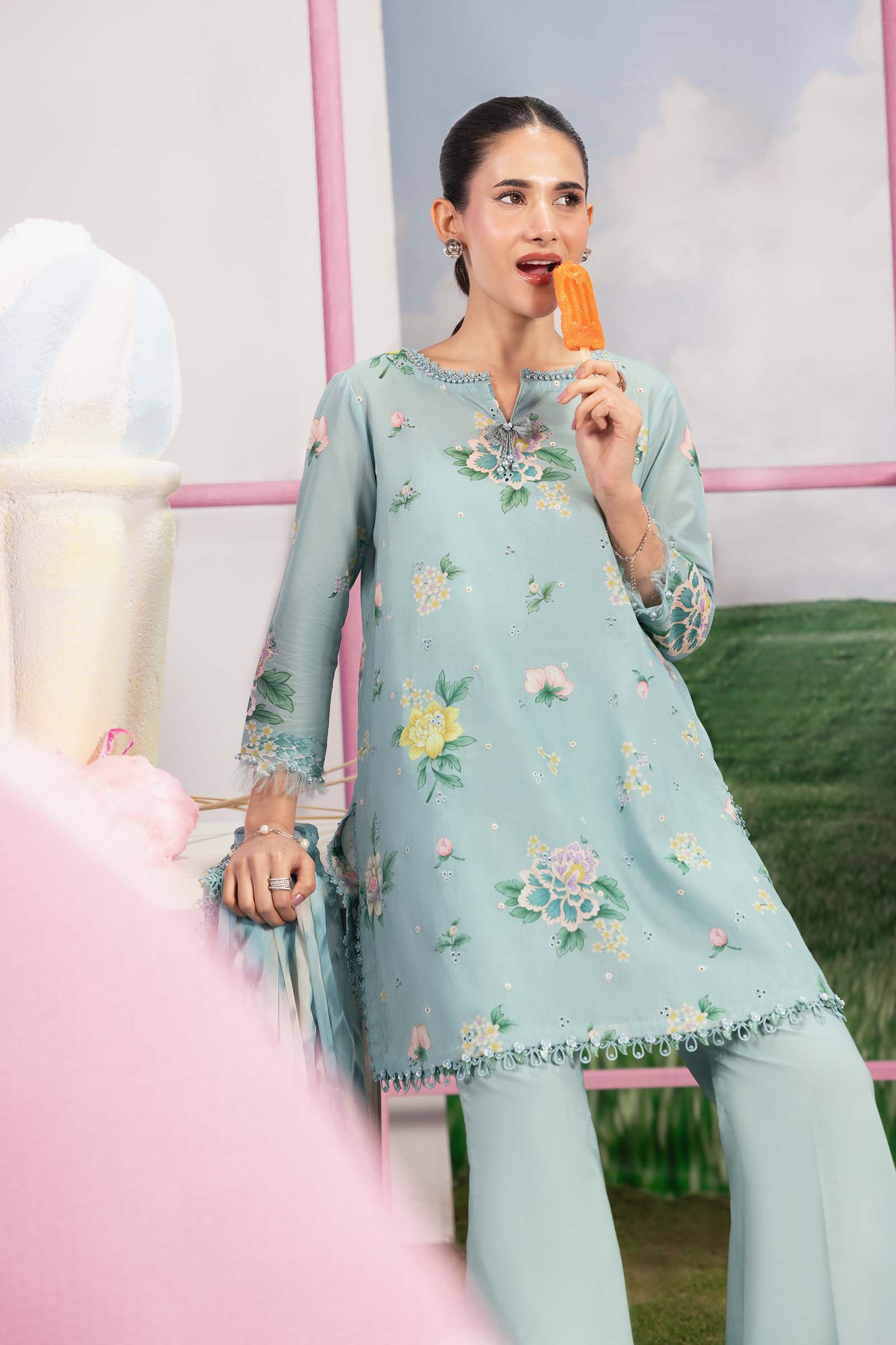 MARIA.B M.BASIC LAWN 202=8B Aangan the essence of lawn & chiffon