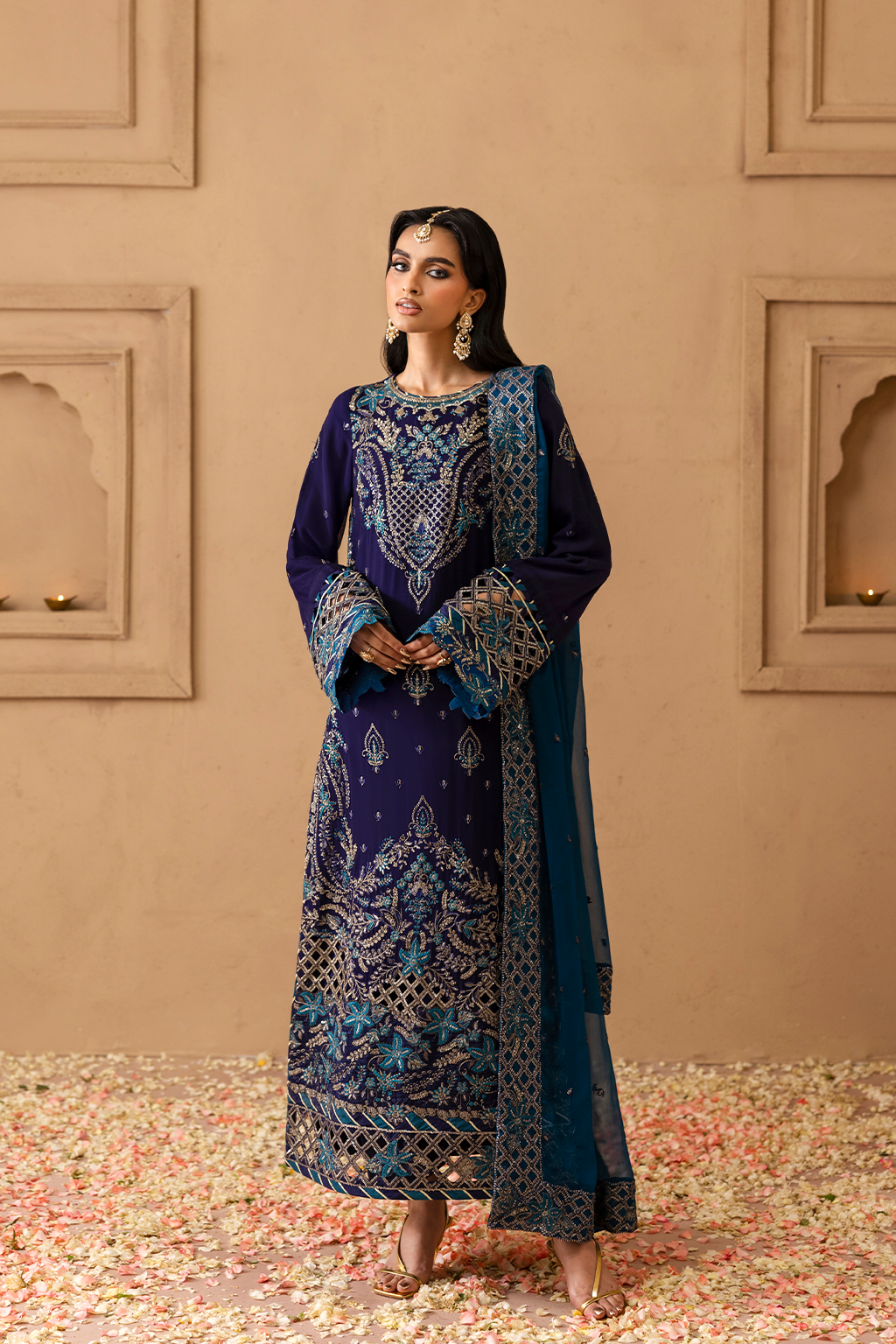 	Emaan Adeel festive chiffon original Pakistani suits online
• 	Buy Emaan Adeel chiffon salwar kameez for weddings
• 	Original Pakistani designer chiffon suits by Emaan Adee