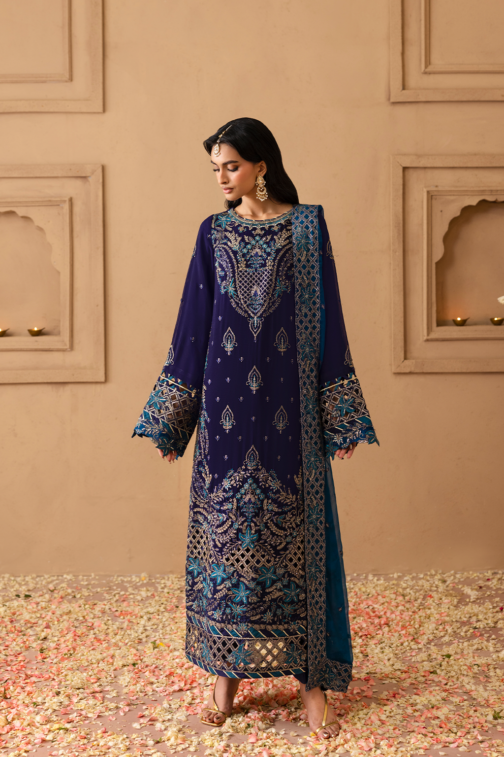 	Emaan Adeel festive chiffon original Pakistani suits online
• 	Buy Emaan Adeel chiffon salwar kameez for weddings
• 	Original Pakistani designer chiffon suits by Emaan Adee