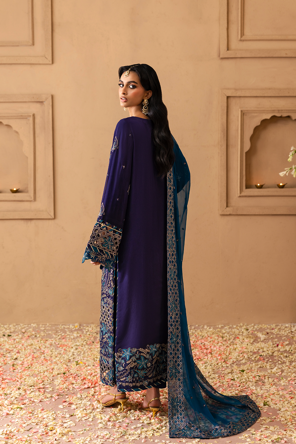 	Emaan Adeel festive chiffon original Pakistani suits online
• 	Buy Emaan Adeel chiffon salwar kameez for weddings
• 	Original Pakistani designer chiffon suits by Emaan Adee
