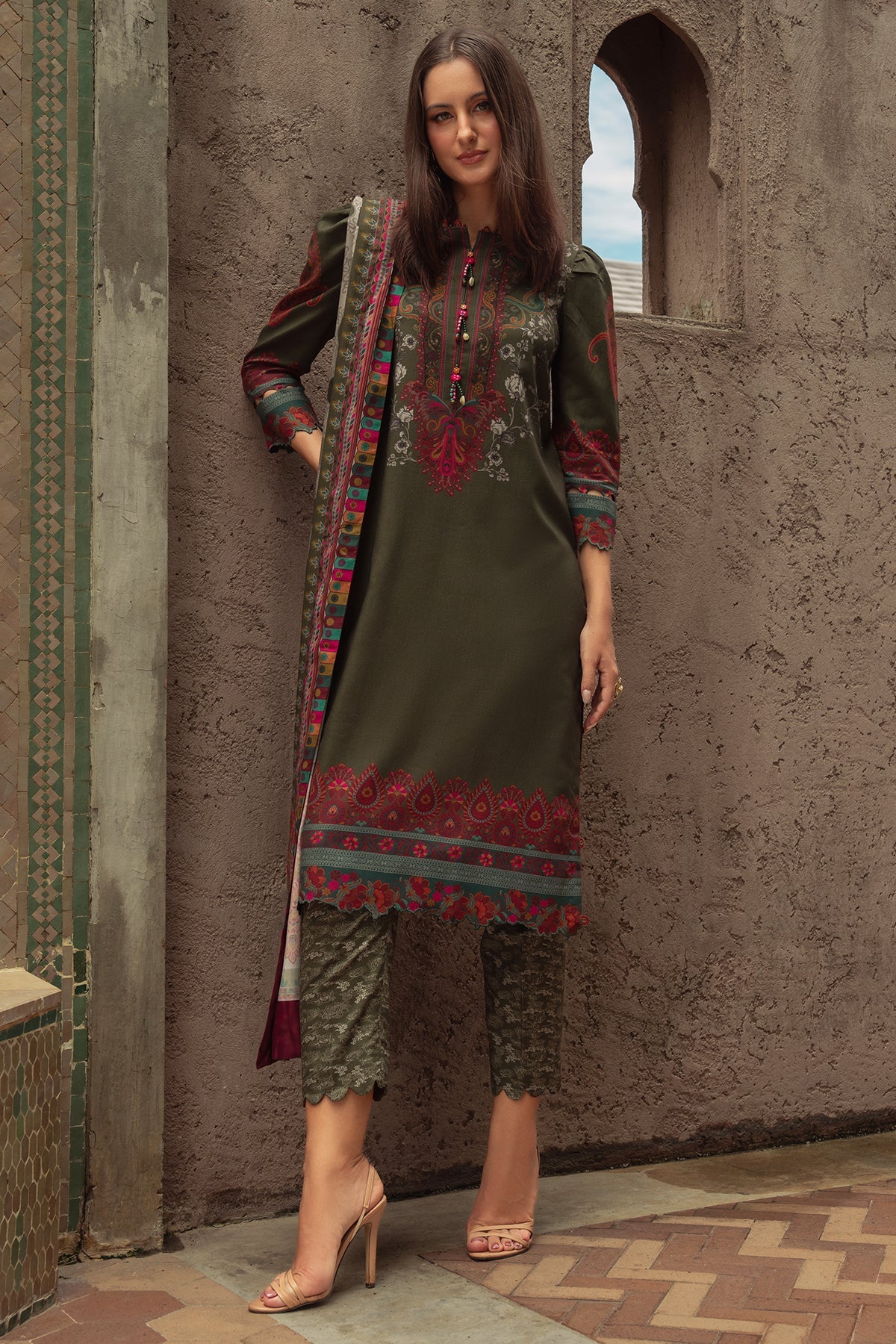  	Charizma CPrint unstitched winter linen suit with printed shawl
• 	Pakistani designer linen dress from Charizma CPrint Collection 2025
• 	Charizma CPrint winter outfit with staple shirt, trouser, and shaw