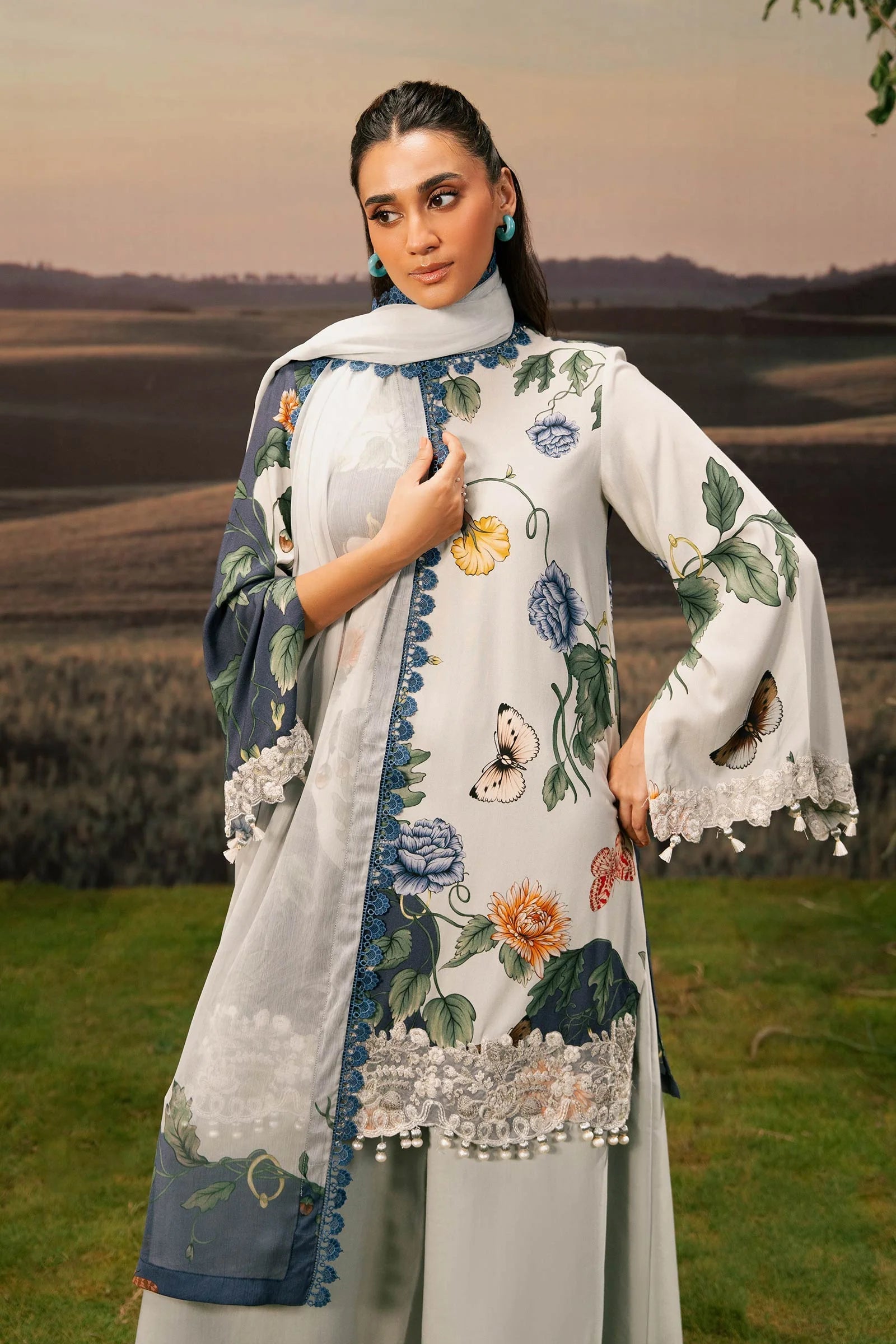 MB-PFUS25-07B | Maria B | Mbasic Fall Collection 2025 Aangan.the essence of lawn & chiffon