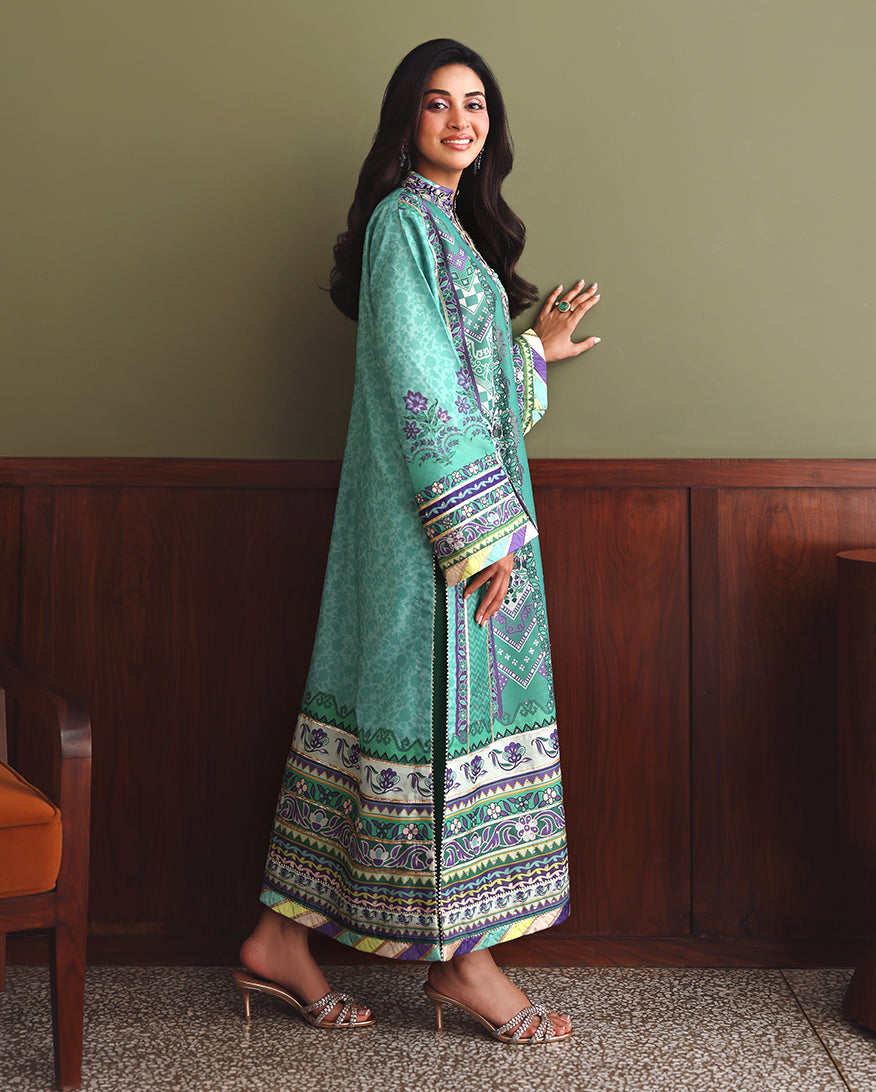 Mushq Main Character Green - embroidered neckline detail