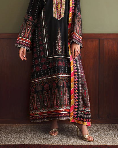 Mushq Star off Duty Black - full styled look