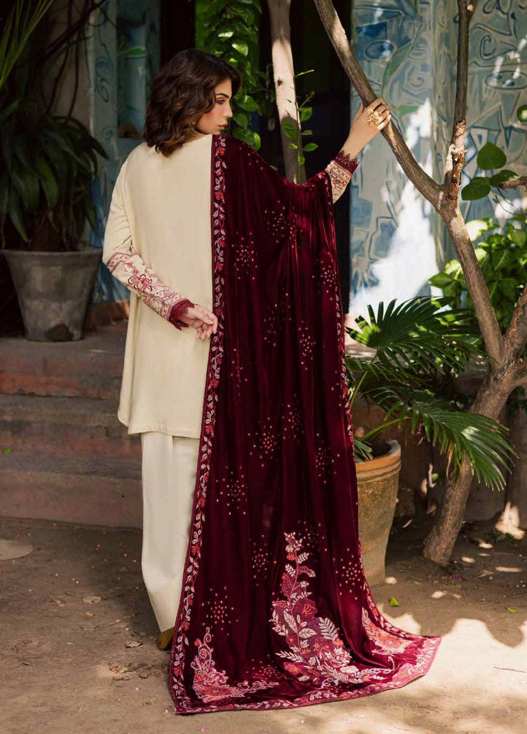 nureh leather peach embroidered winter suit for women  
nureh leather peach unstitched 3-piece suit with velvet shawl  
