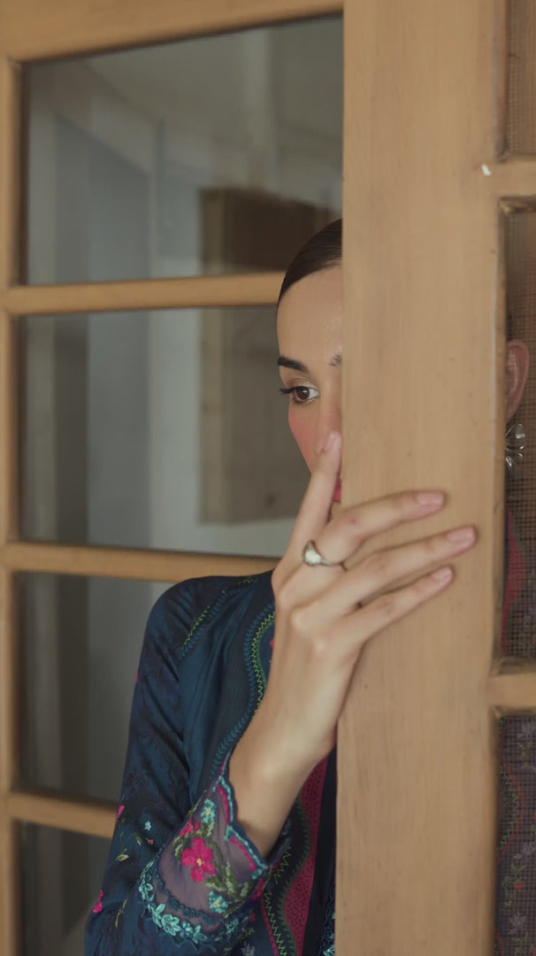 - Sharara set in original Pakistani design with flared silhouette
- Pakistani sharara suit featuring intricate threadwork
- Festive sharara outfit in authentic Pakistani style
- Designer sharara with traditional Pakistani embellishments
- Sharara dress inspired by Pakistani cultural fashion
