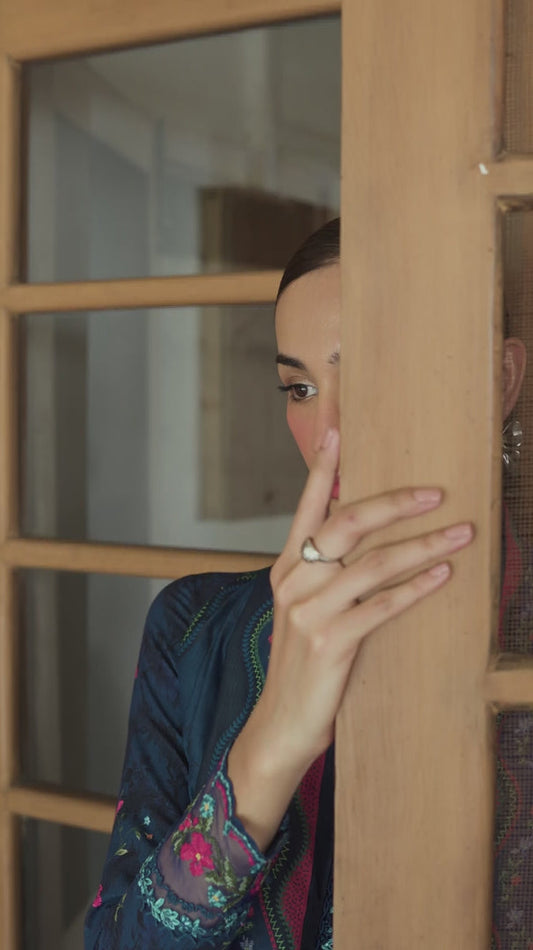 - Sharara set in original Pakistani design with flared silhouette
- Pakistani sharara suit featuring intricate threadwork
- Festive sharara outfit in authentic Pakistani style
- Designer sharara with traditional Pakistani embellishments
- Sharara dress inspired by Pakistani cultural fashion
